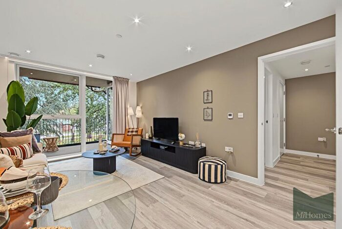 1 Bedroom Flat For Sale In Link Drive, Hatfield, AL10