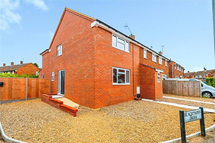 3 Bedroom End Terrace House For Sale In Blackthorn Drive, Luton, Bedfordshire, LU2