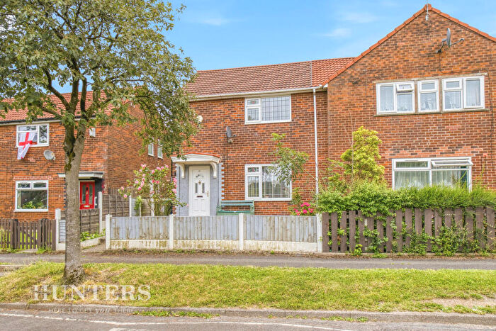 2 Bedroom Semi-Detached House For Sale In Reins Lee Avenue, Oldham, OL8