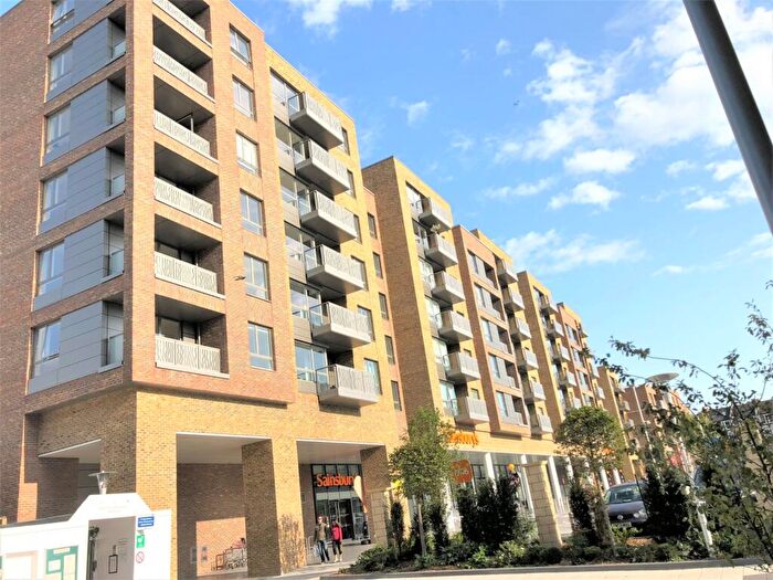 2 Bedroom Apartment To Rent In Smithfield Square, N8