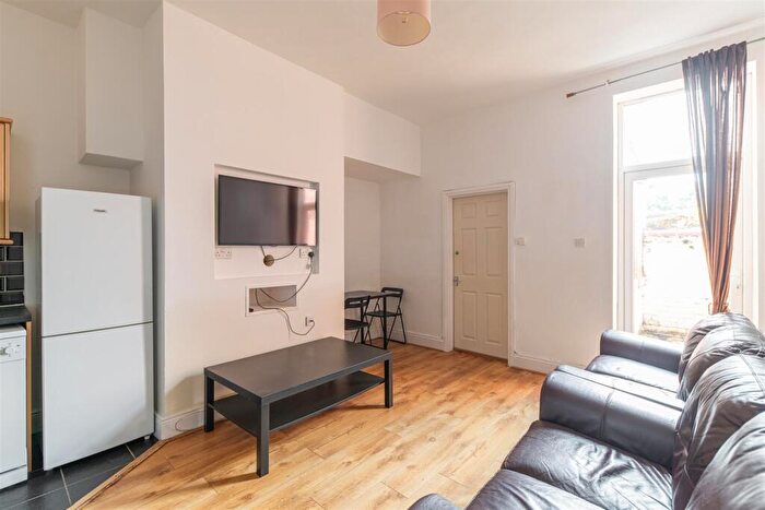 3 Bedroom Flat To Rent In Fairfield Road, Jesmond, Newcastle Upon Tyne, NE2