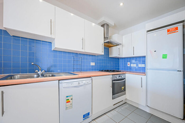 2 Bedroom Flat For Sale In Hutchings Street, Tower Hamlets, London, E14