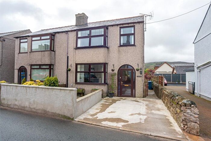 3 Bedroom Semi-Detached House For Sale In Station Road, Llanrug, Caernarfon, Gwynedd, LL55