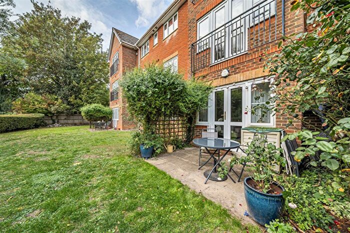 2 Bedroom Flat For Sale In Patrick Road, Caversham, Reading, RG4