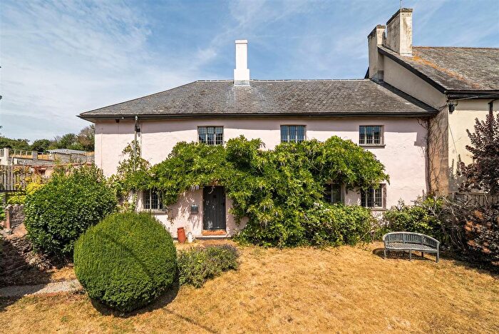 4 Bedroom Semi-Detached House For Sale In Combeinteignhead, South Devon, TQ12