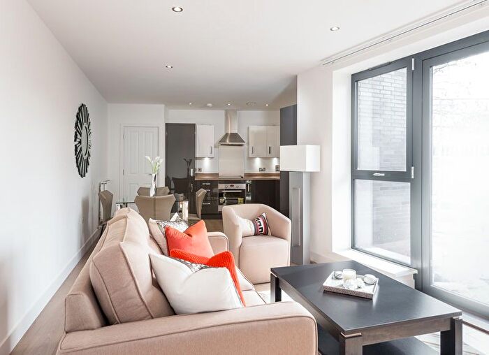 2 Bedroom Flat To Rent In Lingfield Apartments, Parade Gardens, Chingford, E4