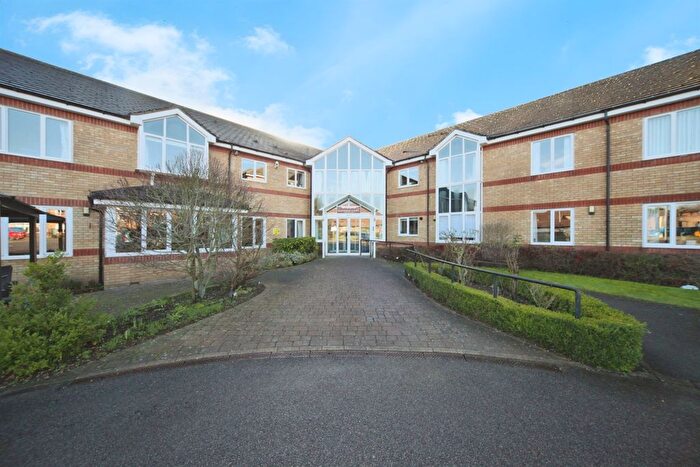2 Bedroom Flat For Sale In Hancock Drive, Luton, LU2