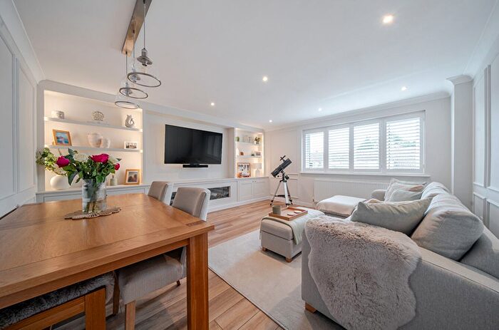 2 Bedroom Flat For Sale In Clifton Close, Farnborough Village, Orpington, Kent, BR6