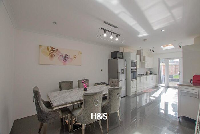 5 Bedroom Semi-Detached House For Sale In Brooklands Road, Birmingham, B28