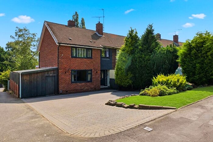 3 Bedroom Semi-Detached House For Sale In Cuttholme Road, Chesterfield, S40