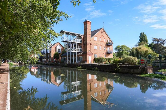 2 Bedroom Apartment For Sale In Whittets Ait, Jessamy Road, Weybridge, Surrey, KT13