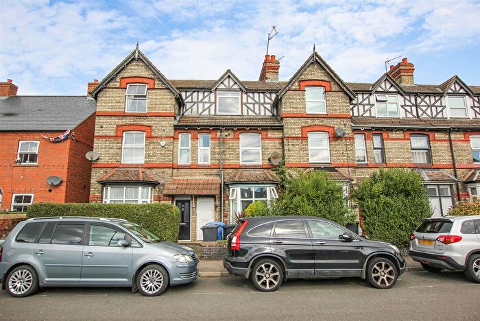 2 Bedroom Flat For Sale In Eden Street, Kettering, NN16