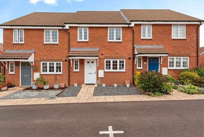 3 Bedroom Terraced House For Sale In Drovers Lane, Stotfold, Hitchin, Bedfordshire, SG5