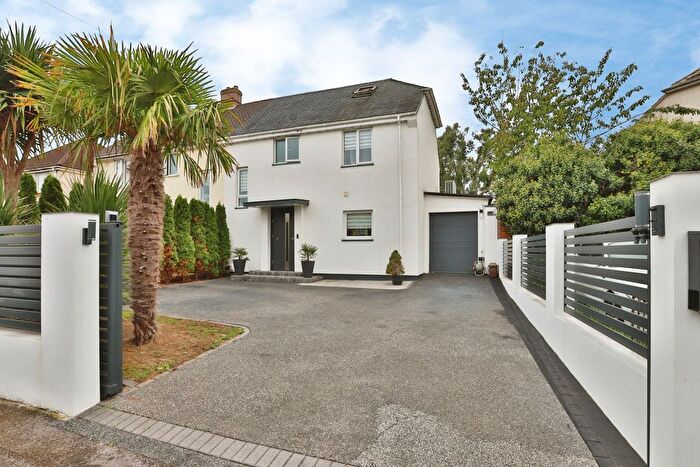 4 Bedroom Semi-Detached House For Sale In Batchelor Road, West Howe, Bournemouth, Dorset, BH11