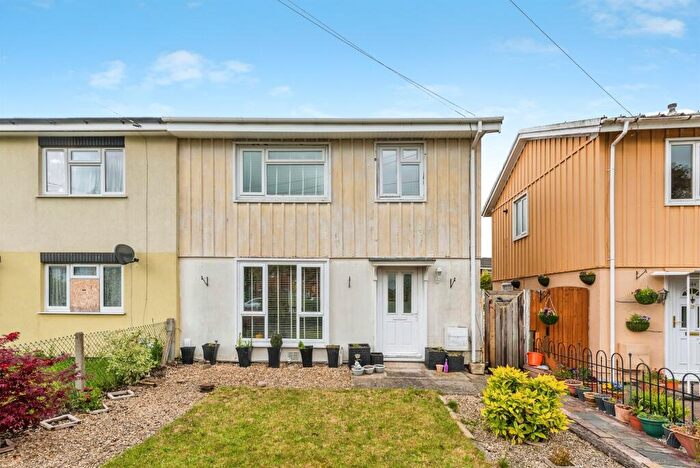 3 Bedroom Semi-Detached House For Sale In Northern Road, Swindon, SN2
