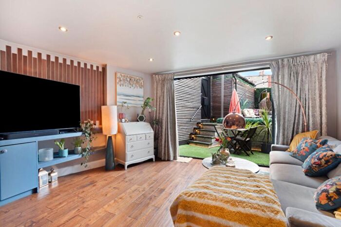 2 Bedroom Apartment For Sale In Wilmot Road, Carshalton, SM5