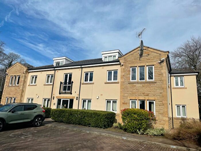 2 Bedroom Flat To Rent In King Lane, Moortown, Leeds, Yorkshire, LS17