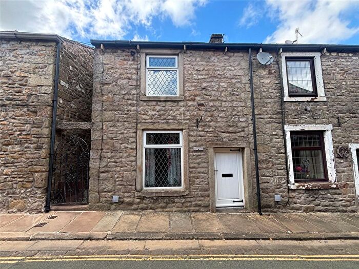 2 Bedroom End Of Terrace House For Sale In King Street, Barnoldswick, Lancashire, BB18