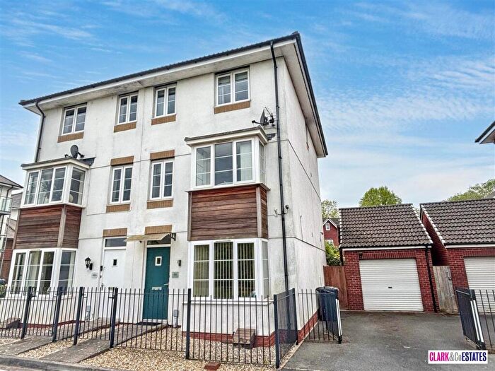 3 Bedroom Semi-Detached House For Sale In Jack Sadler Way, Exeter, EX2