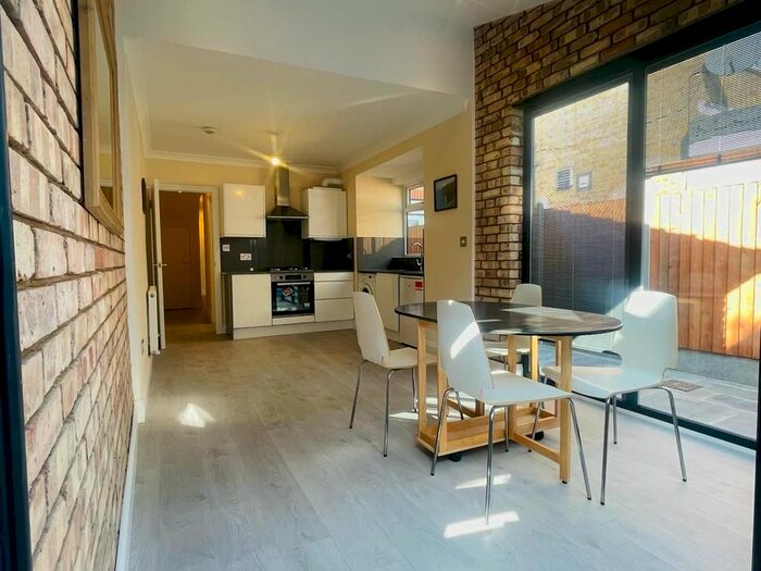 2 Bedroom Flat To Rent In High Road, Leyton, E10