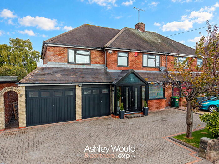 5 Bedroom Semi-Detached House For Sale In Kingsway, Oldbury, B68