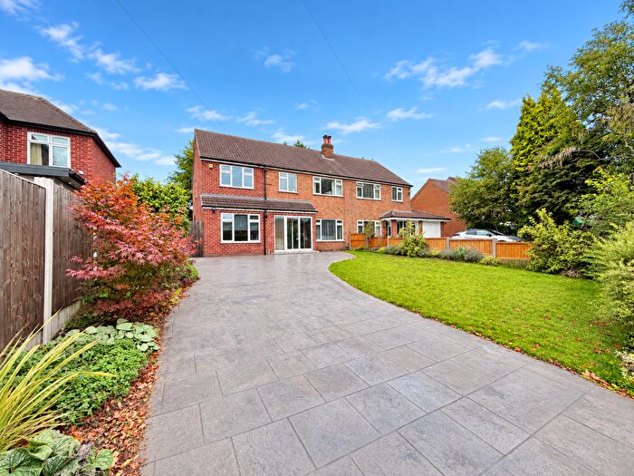 5 Bedroom Semi-Detached House For Sale In Maple Road, Brooklands, Manchester, M23