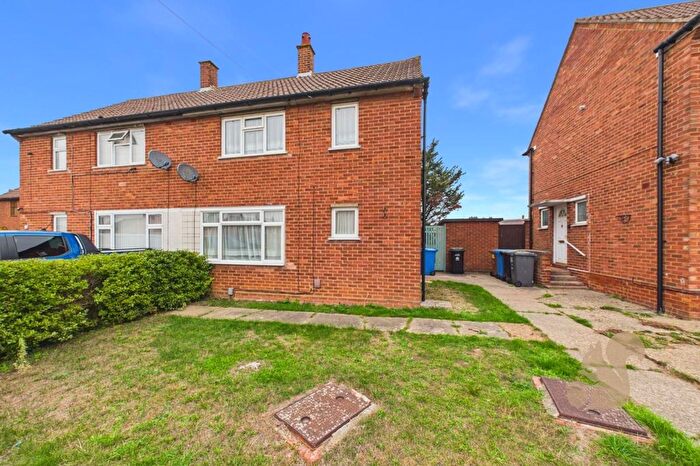 3 Bedroom Semi-Detached House To Rent In Wren Avenue, Ipswich, IP2