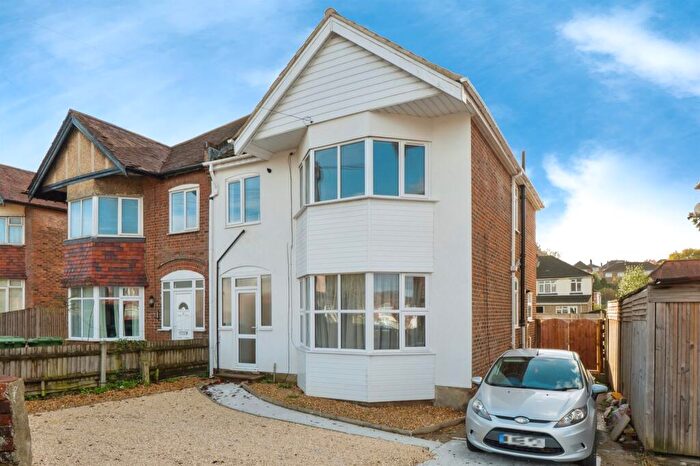 2 Bedroom Maisonette For Sale In Bitterne Road West, Southampton, SO18