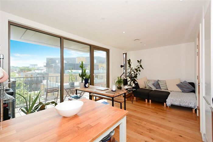 1 Bedroom Flat To Rent In Camberwell Passage, Camberwell Green, SE5
