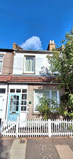 2 Bedroom Terraced House For Sale In North Avenue, London, N18