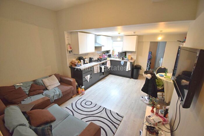6 Bedroom Terraced House To Rent In Donnington Gardens, Reading, RG1