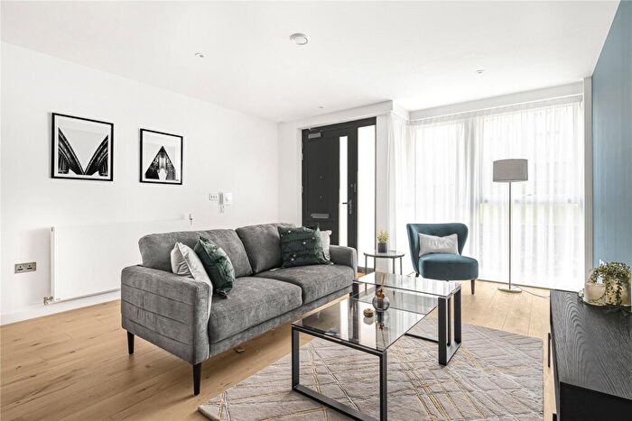 1 Bedroom Apartment To Rent In Goswell Road, London, EC1V