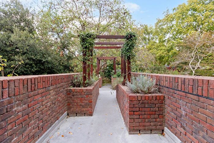 1 Bedroom Flat For Sale In More Close, London., W14