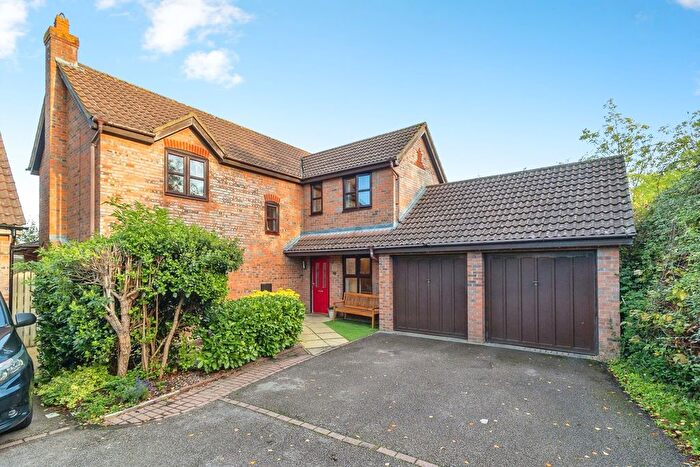4 Bedroom Detached House For Sale In Welsummer Grove, Shenley Brook End, Milton Keynes, Buckinghamshire, MK5