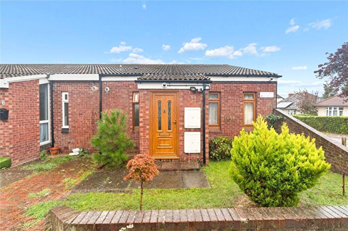 3 Bedroom End Of Terrace House For Sale In Clover Close, Basildon, Essex, SS16