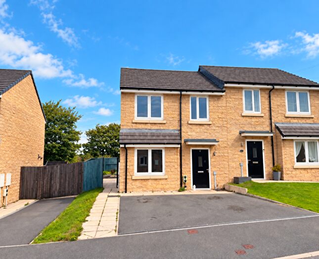 3 Bedroom Semi-Detached House For Sale In Saddlers Way, Keighley, Bradford, BD21