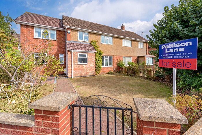 4 Bedroom Semi-Detached House For Sale In Henley Close, Barton Seagrave, Kettering, NN15