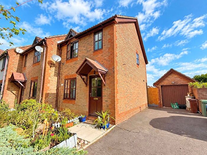 2 Bedroom End Of Terrace House For Sale In Rosemary Gardens, Whiteley, PO15
