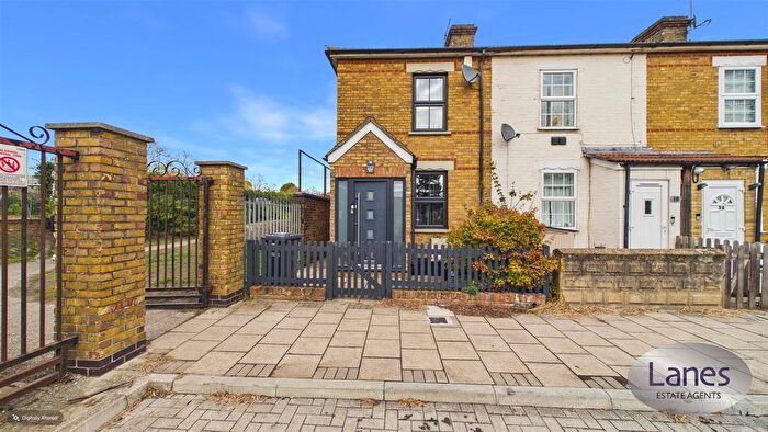 3 Bedroom End Of Terrace House For Sale In Kings Road, Waltham Cross, EN8