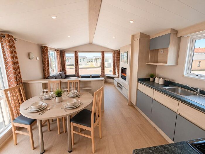 2 Bedroom Mobile/park Home For Sale In Harts Holiday Park, Leysdown Rd Leysdown-On-Sea, ME12