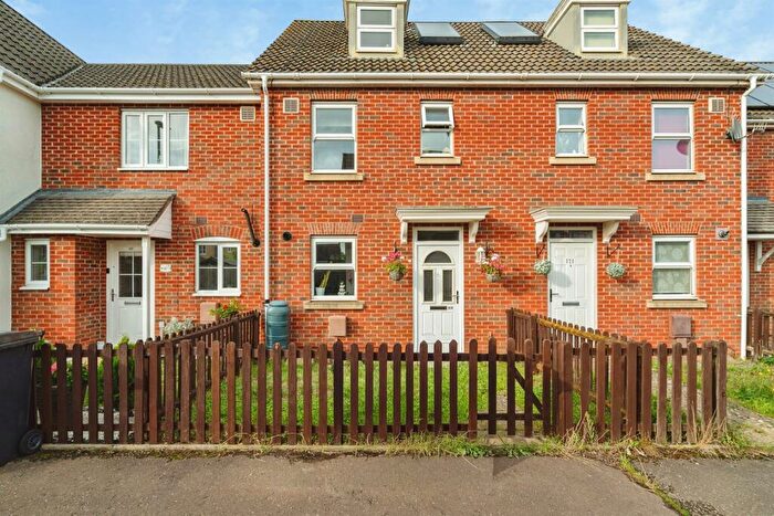 3 Bedroom Terraced House For Sale In Bullfinch Drive, Harleston, IP20