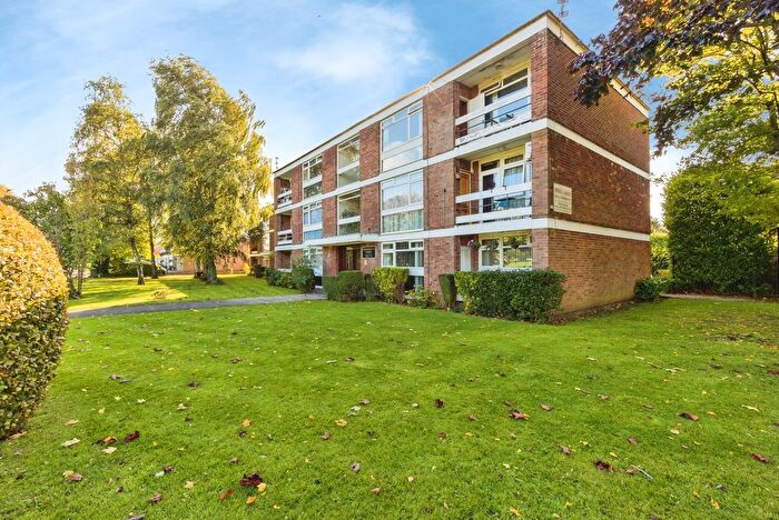 2 Bedroom Flat For Sale In Ashstead Road, Sale, Greater Manchester, M33