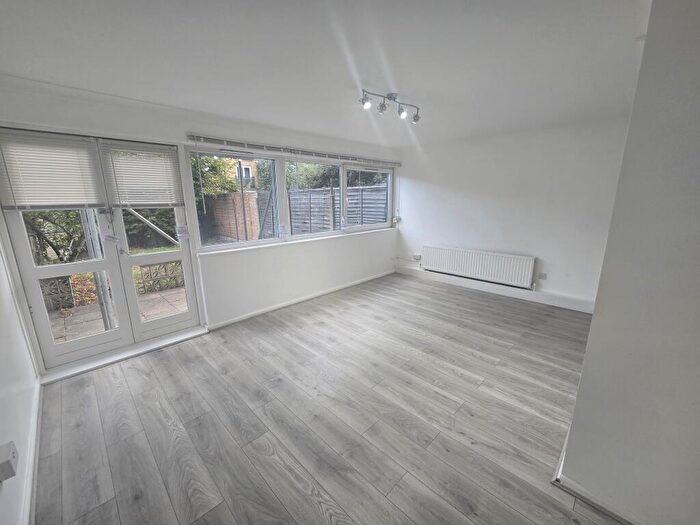 3 Bedroom Maisonette To Rent In Gosford House, Tredegar Road, Tower Hamlets, London, E3