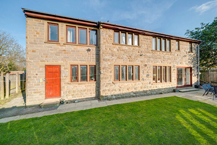 6 Bedroom Detached House For Sale In Cross Lane, Birkenshaw, BD11
