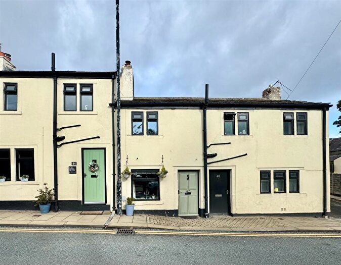 2 Bedroom Character Property For Sale In Westgate, Almondbury, Huddersfield, HD5