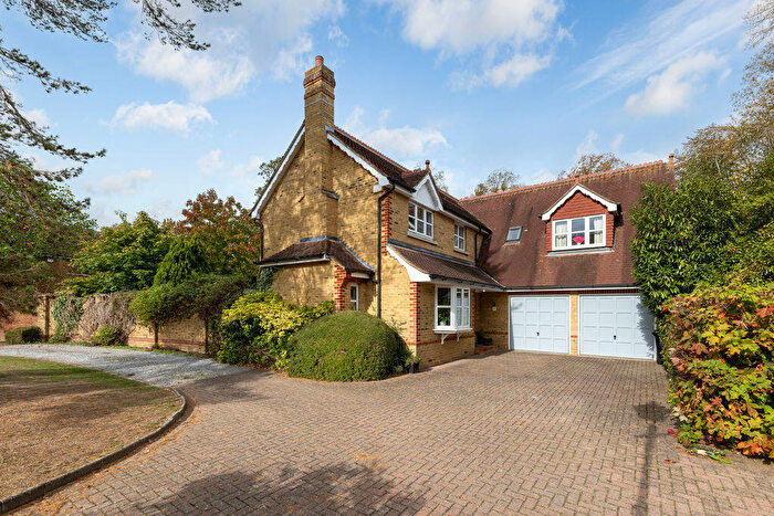4 Bedroom Detached House For Sale In The Wilderness, East Molesey, KT8