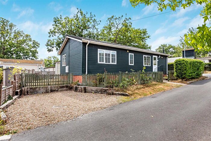 2 Bedroom Mobile/park Home For Sale In Garston Park, Tilehurst, Reading, RG31