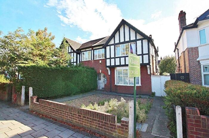 3 Bedroom Semi-Detached House For Sale In Great West Road, Isleworth, TW7