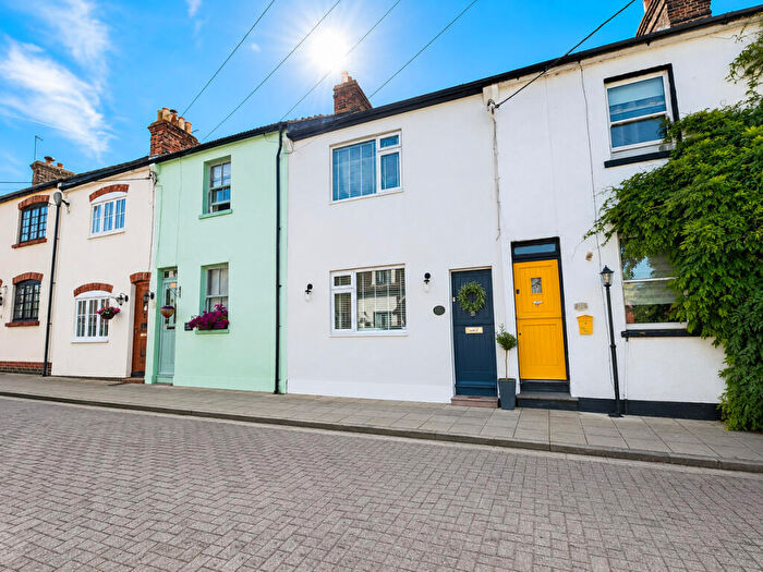 3 Bedroom Terraced House For Sale In St Thomas Road, South Farmbridge, SS4