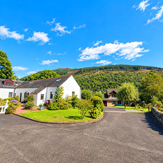 3 Bedroom Mews To Rent In Succoth, Arrochar, G83